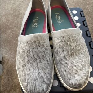 Ryka Women's Slip-On Knit Flats in Light Gray with Pink Insole Trim